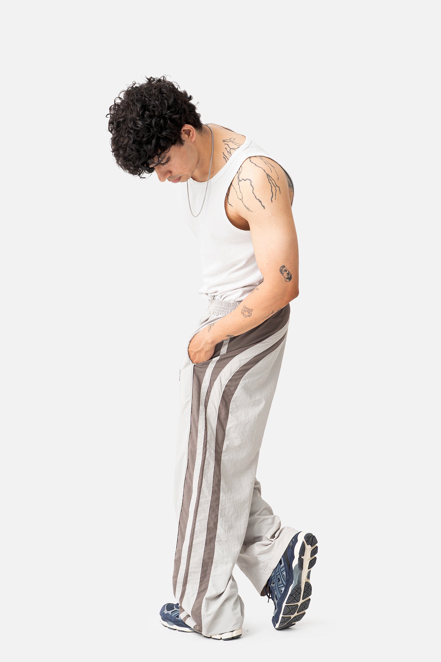 ULTRA-LIGHT NYLON PANTS - MUD