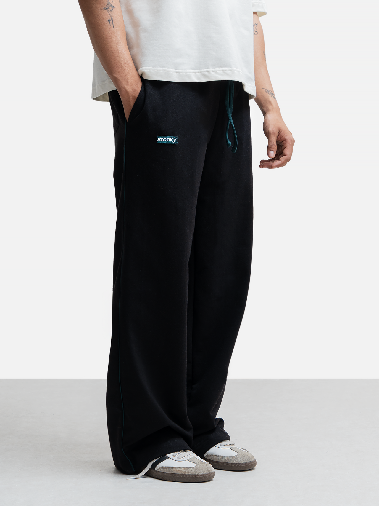 Relaxed Fit Logo Trackpant - Black