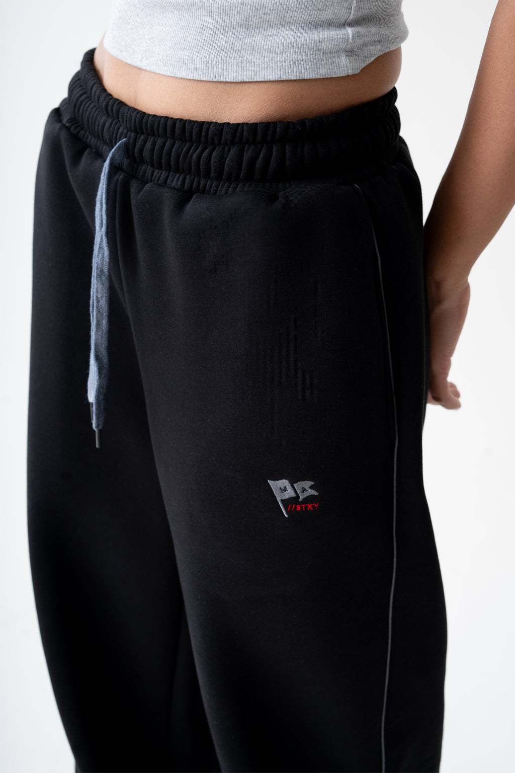 Straight leg sweatpants- Black