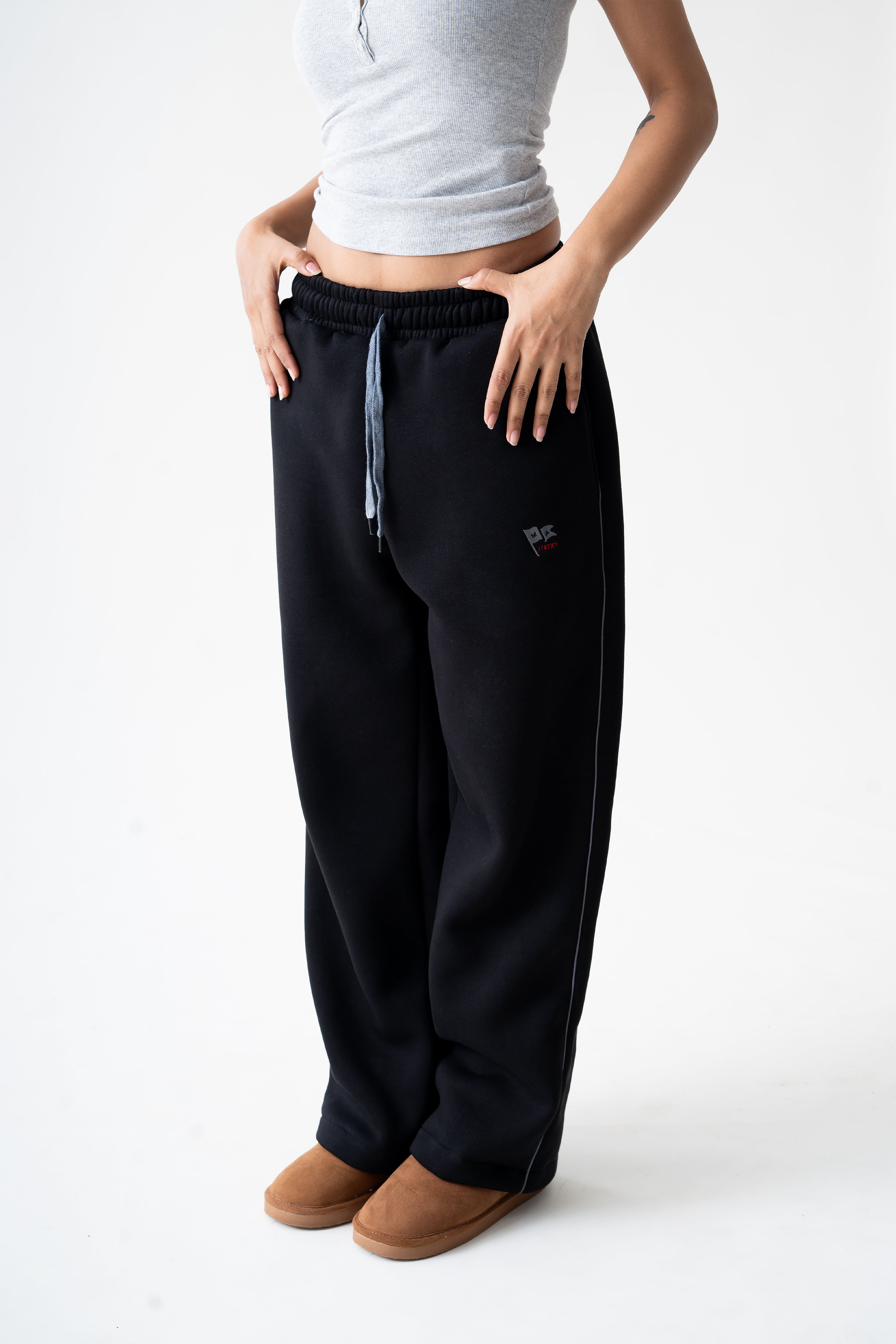 Straight leg sweatpants- Black